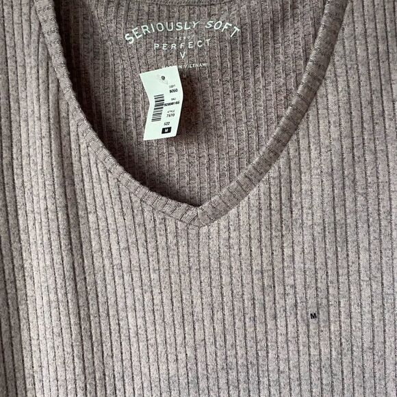 Aero Seriously Soft Perfect V Long Sleeve Tee - Picture 4 of 5